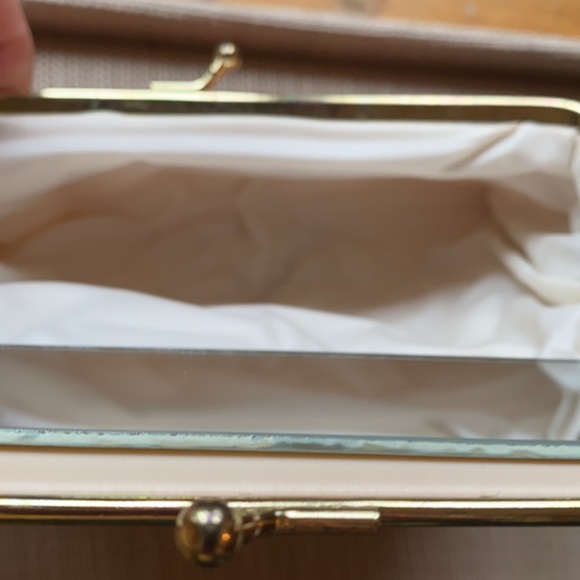 Oscar De La Renta VTG cosmetic bag! Luxury at your fingertips! 😎🥰 - Picture 5 of 6
